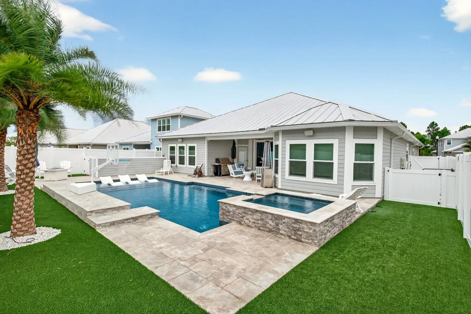 Backyard pool with spa and turf in North Florida. Real estate photography by Megapixeler