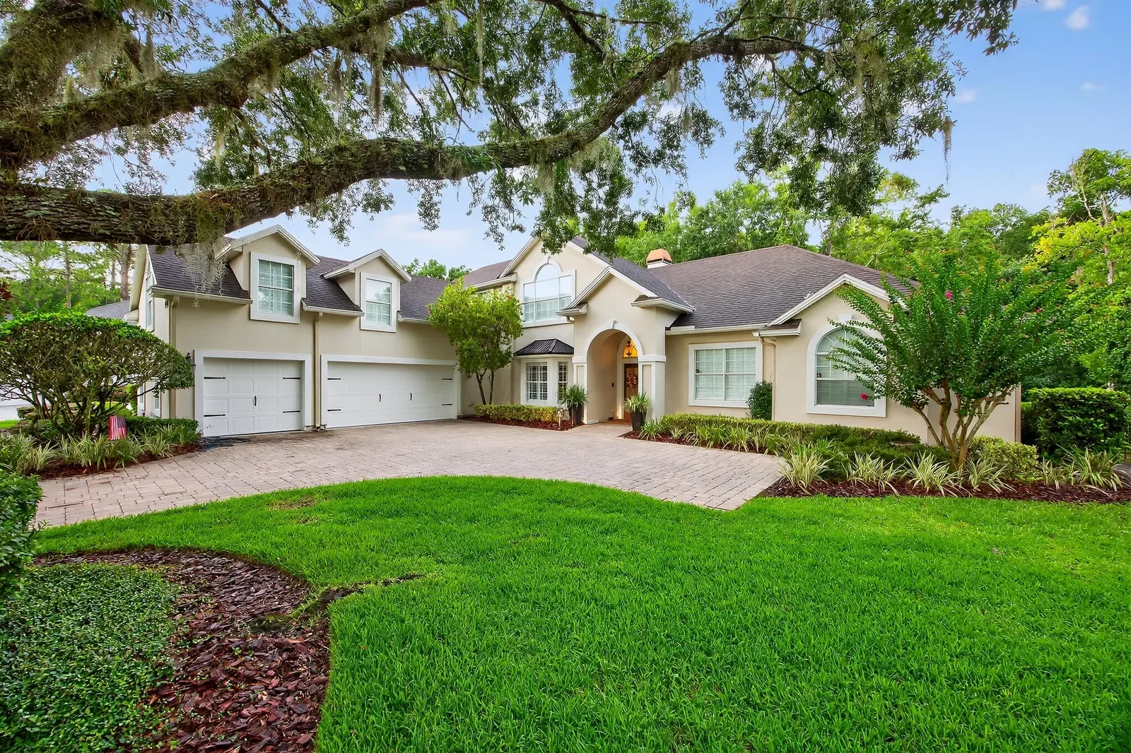 Estate home under live oaks in Jacksonville, FL. Real estate photography by Megapixeler