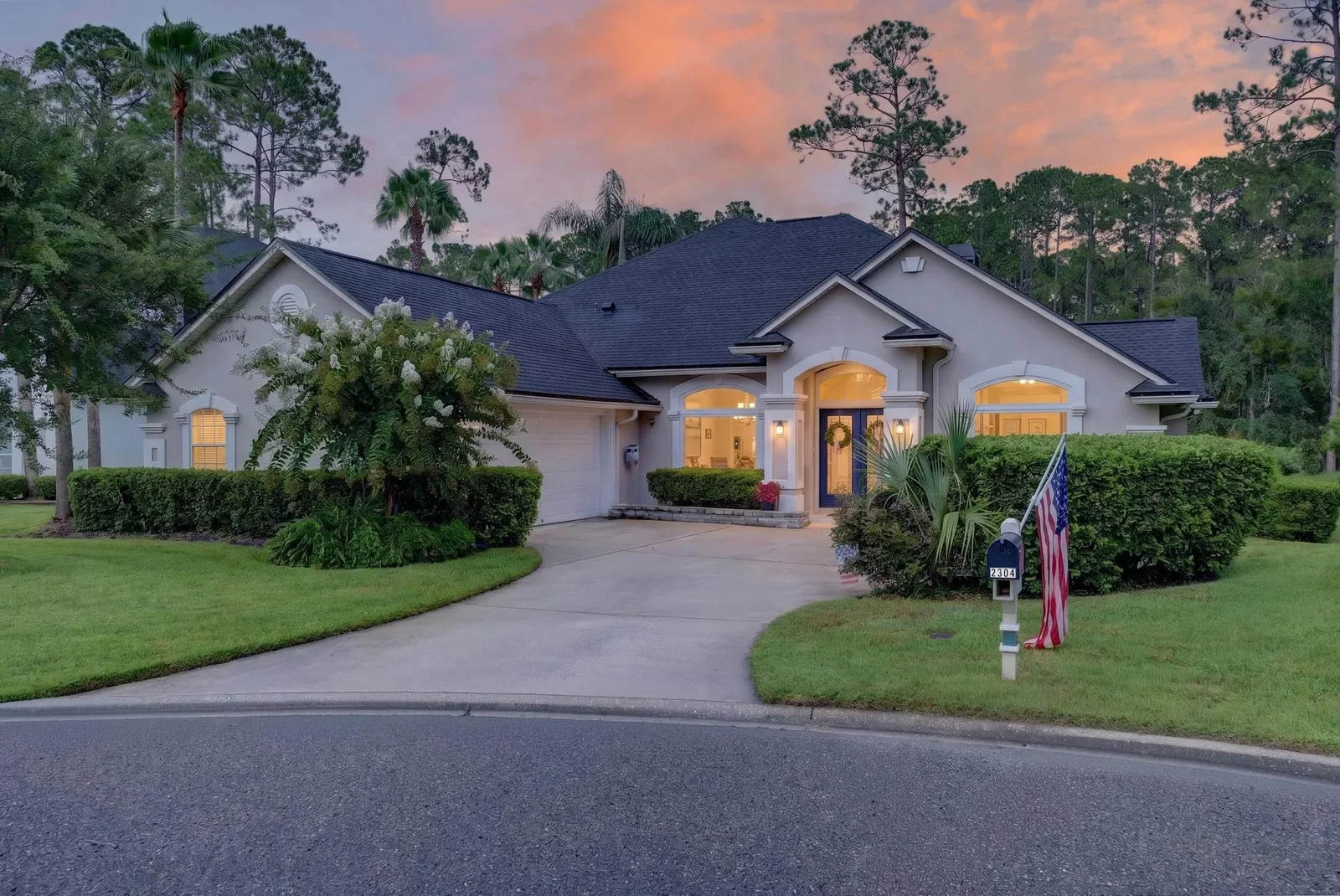 Home at dusk in Jacksonville, FL. Twilight photography by Megapixeler
