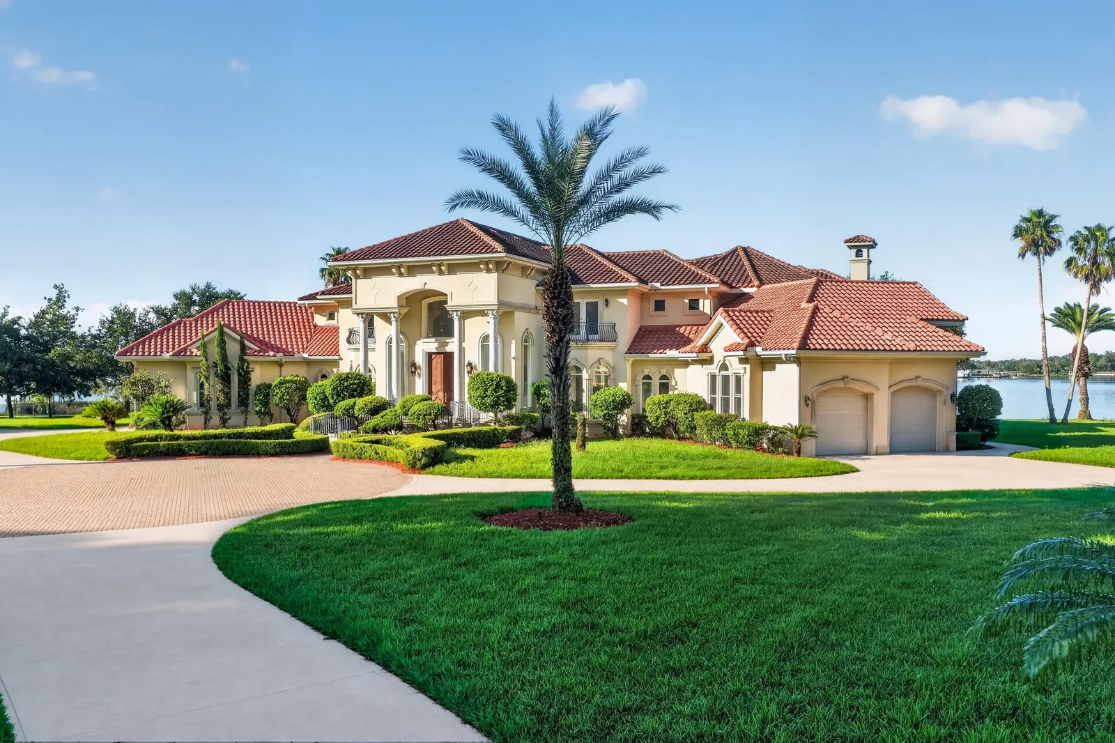 Mediterranean estate on the St. Johns River in Jacksonville, FL. Real estate photography by Megapixeler