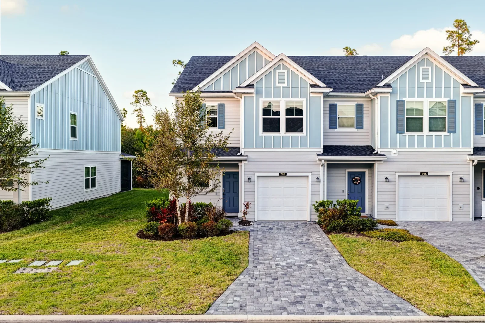 Townhomes by day in St. Johns, FL. Real estate photography by Megapixeler